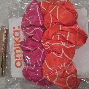 Amika Hair Oversize  Scrunchie + Milani Lipglosss Nude Shimmer